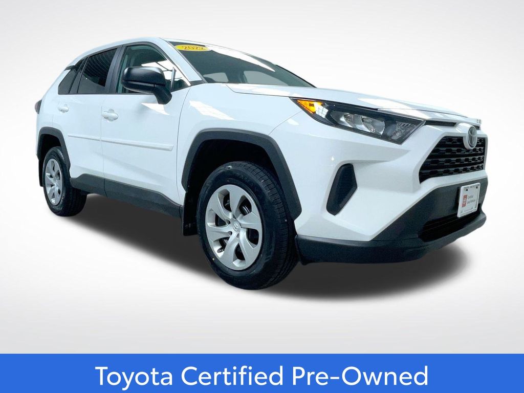 2022 Toyota RAV4 LE's photo