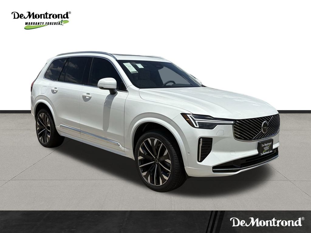 New 2026 Crystal White Volvo B6 Plus 7-Seater image 3