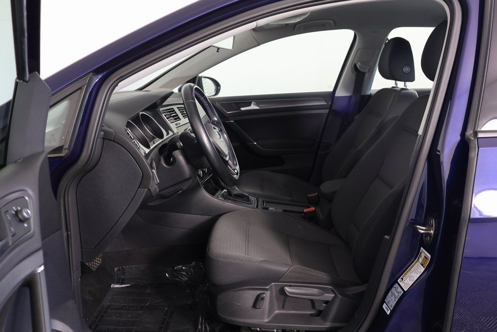 Thumbnail: 2019 Volkswagen e-Golf - 10