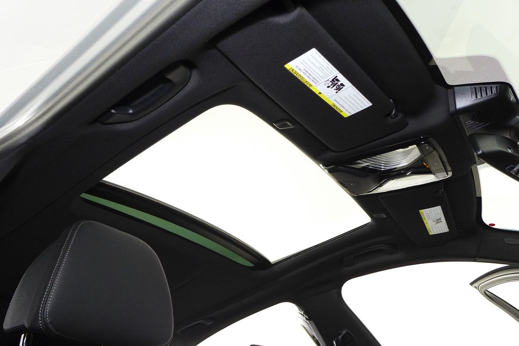 Thumbnail: 2023 BMW 5 Series - 17