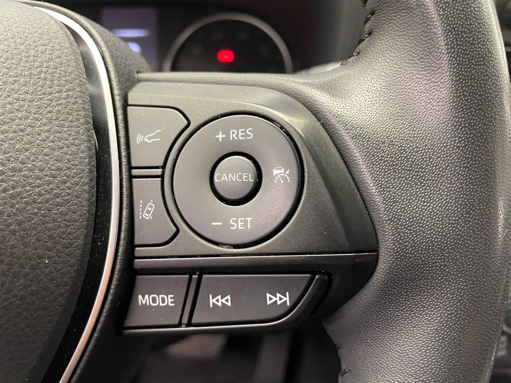 2021 Toyota RAV4 XLE Premium 23