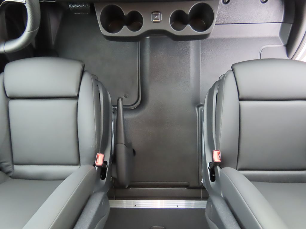 Thumbnail: 2025 Mercedes-Benz Sprinter - 17