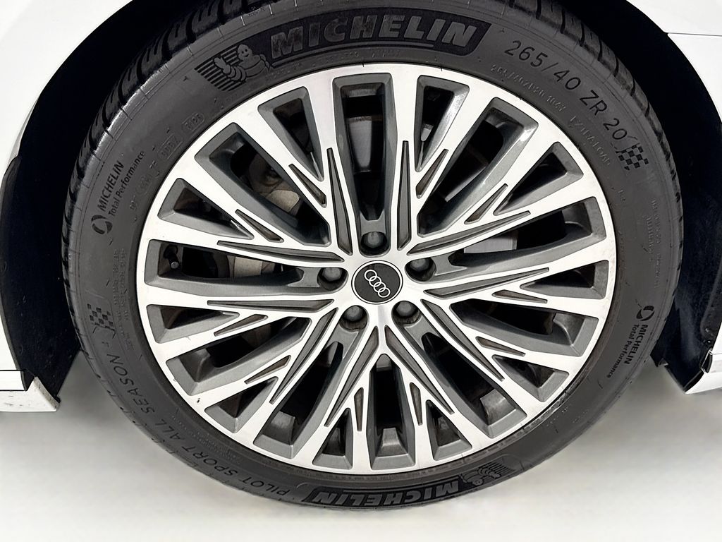 Thumbnail: 2021 Audi A8 - 31