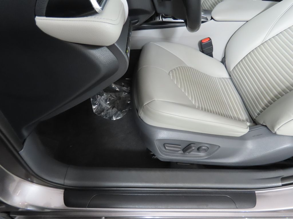 Thumbnail: 2018 Toyota Camry - 29