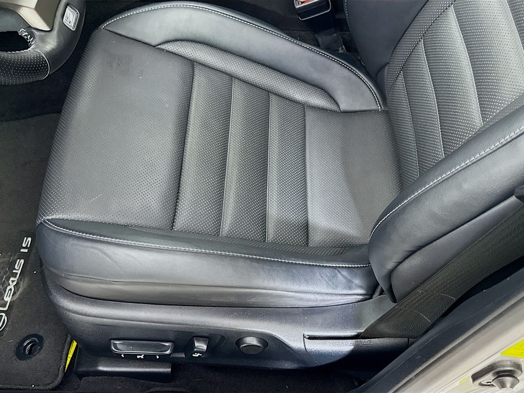 Thumbnail: 2017 Lexus IS - 20