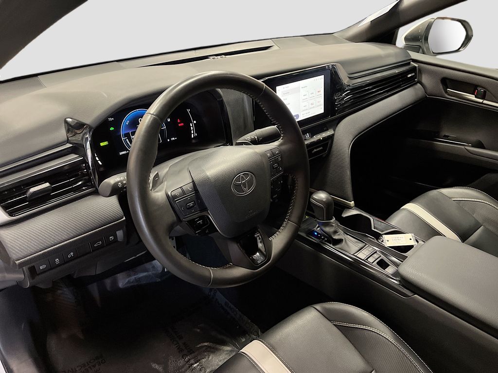 Used 2025 Ice Toyota SE image 9