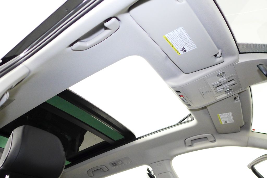 Thumbnail: 2023 Volkswagen Tiguan - 18