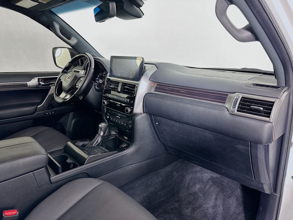 Thumbnail: 2022 Lexus GX - 30