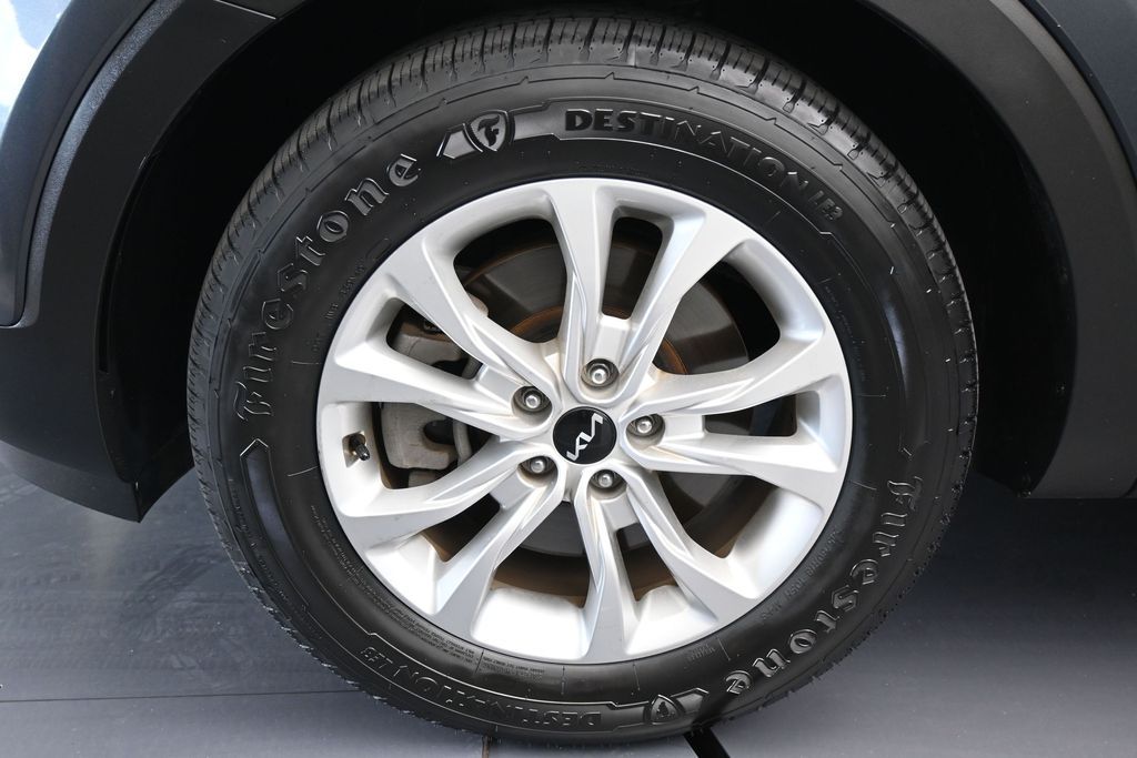Used 2022 Gravity Gray Kia LX image 28
