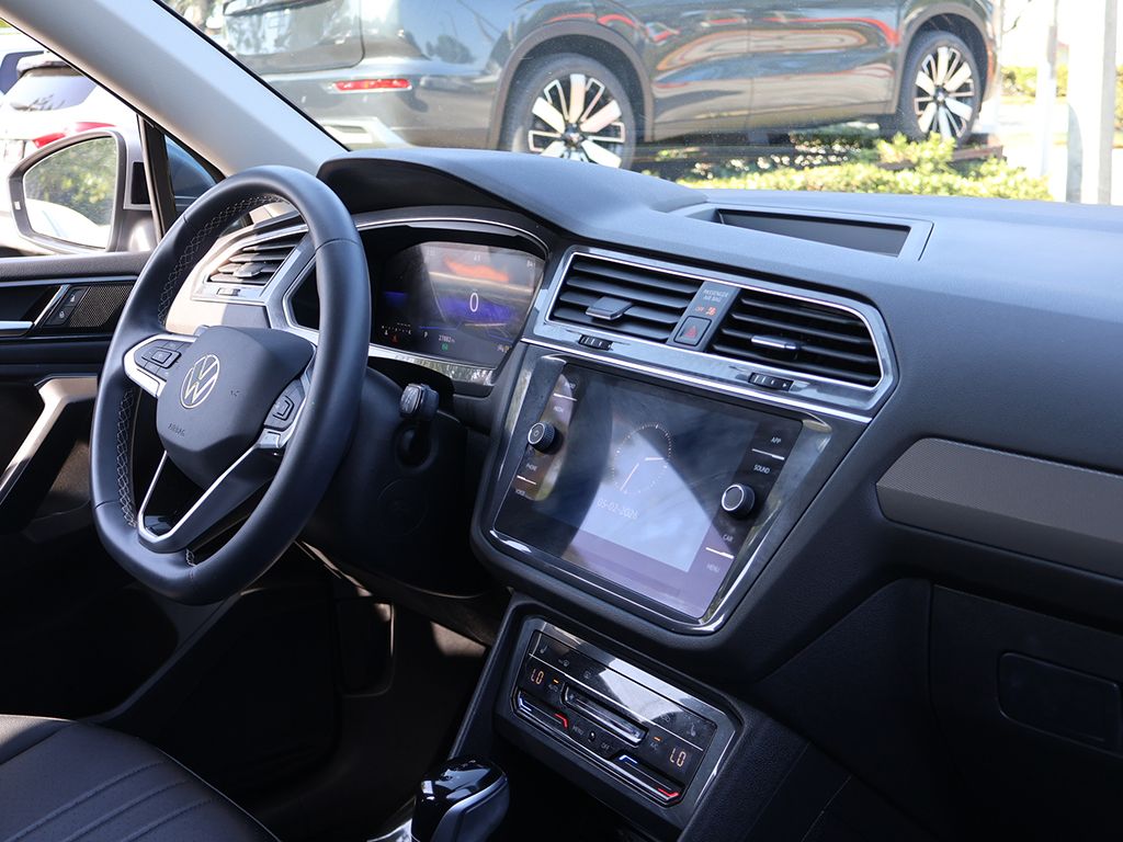 Used 2023 Silver Volkswagen 2.0T SE image 24
