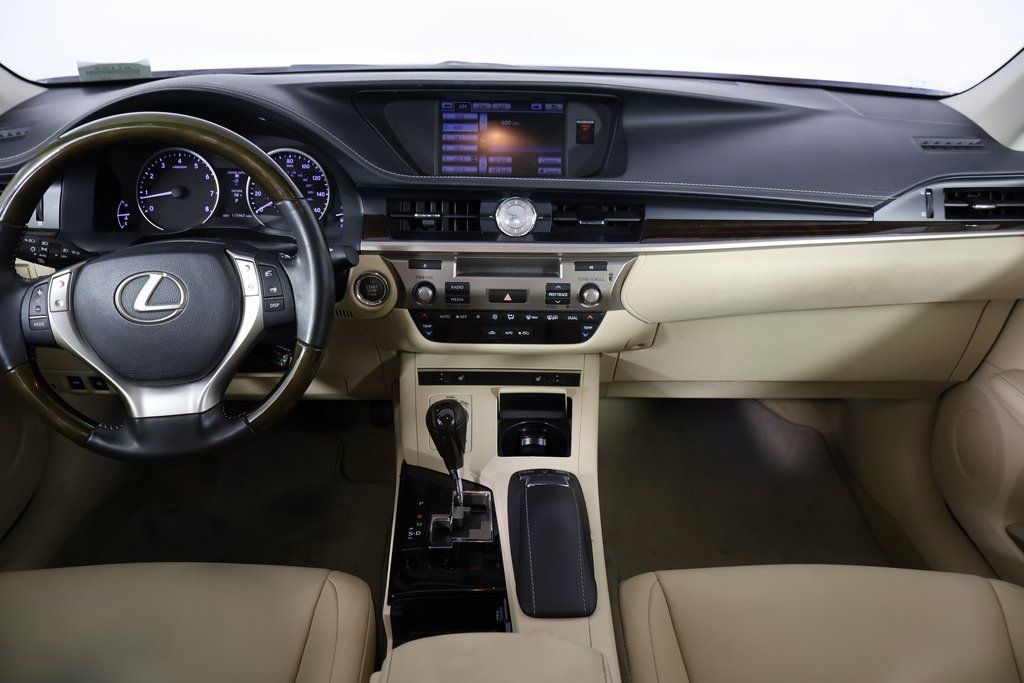 Thumbnail: 2013 Lexus ES - 6