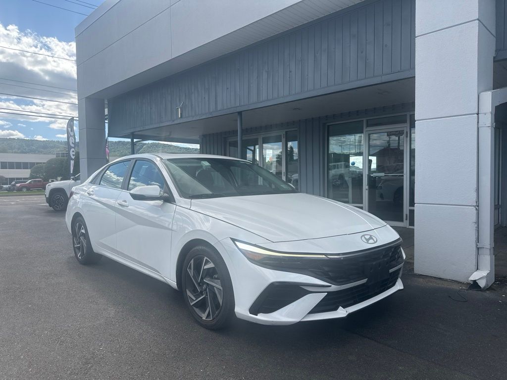 2025 Hyundai Elantra Limited FWD