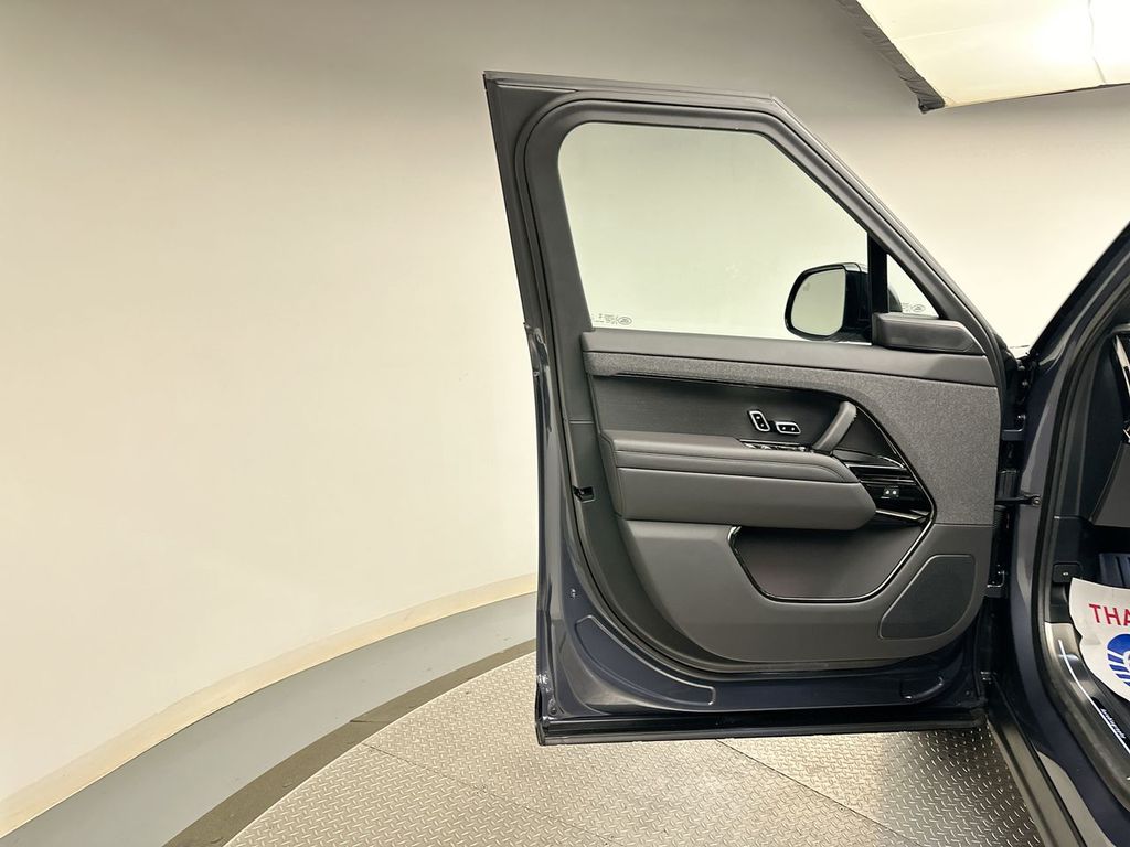 Thumbnail: 2025 Land Rover Range Rover Sport - 14