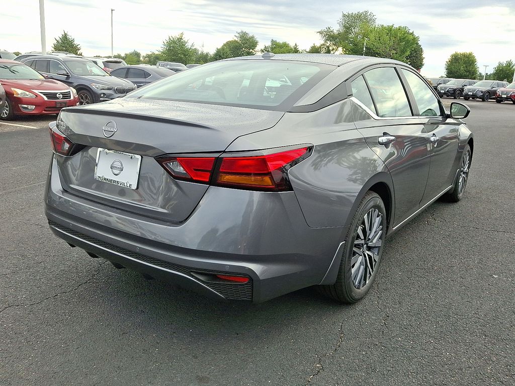 Thumbnail: 2025 Nissan Altima - 4