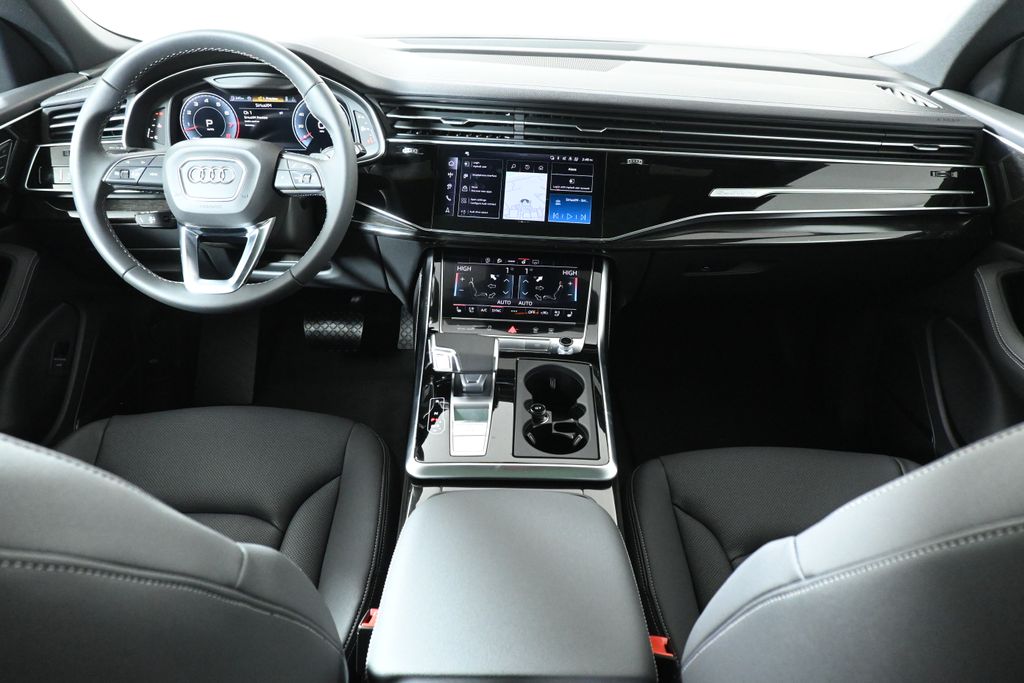 Thumbnail: 2026 Audi Q8 - 4