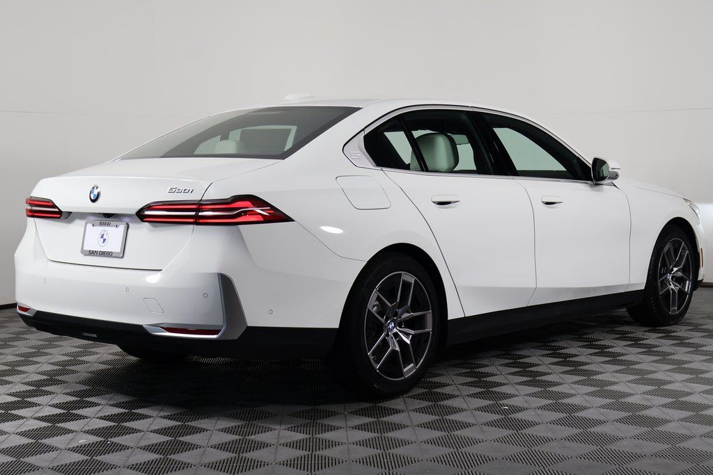 Thumbnail: 2026 BMW 5 Series - 2