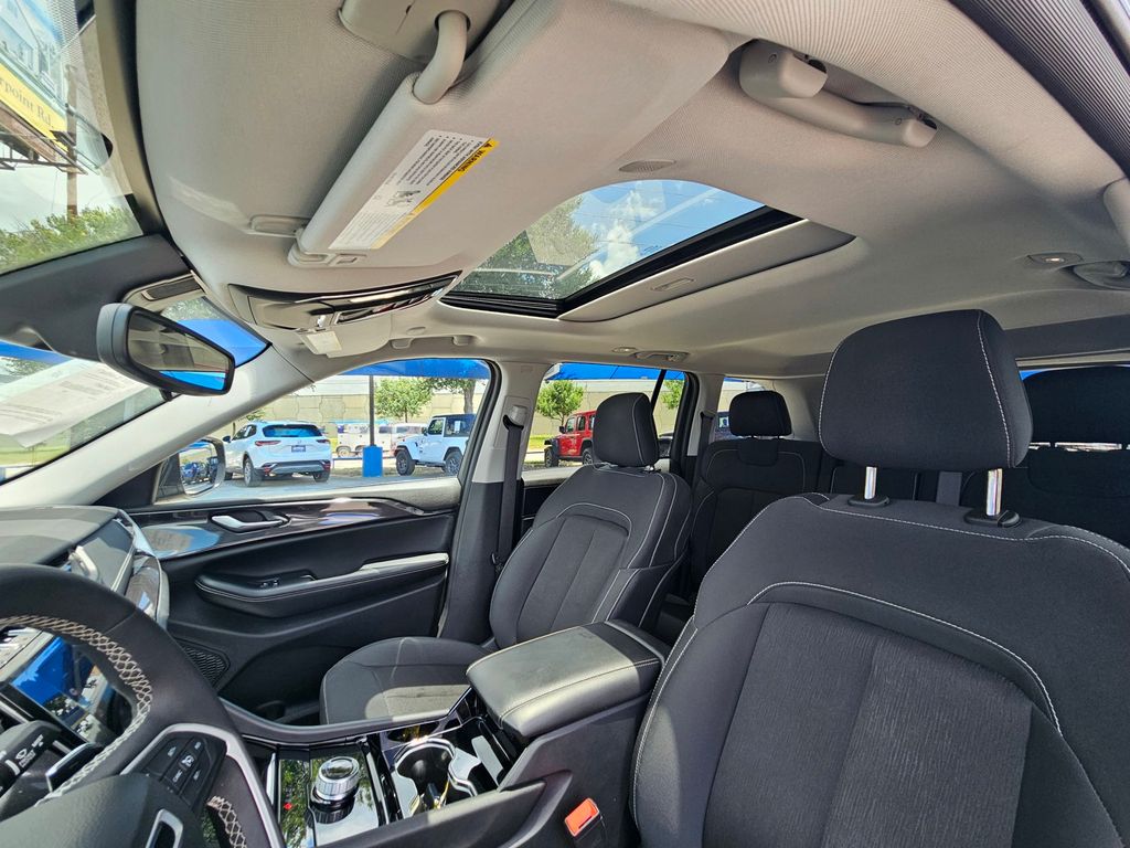 Used Car 2023 Jeep Grand Cherokee  Laredo For Sale Under $30,000 In San Marcos, Texas