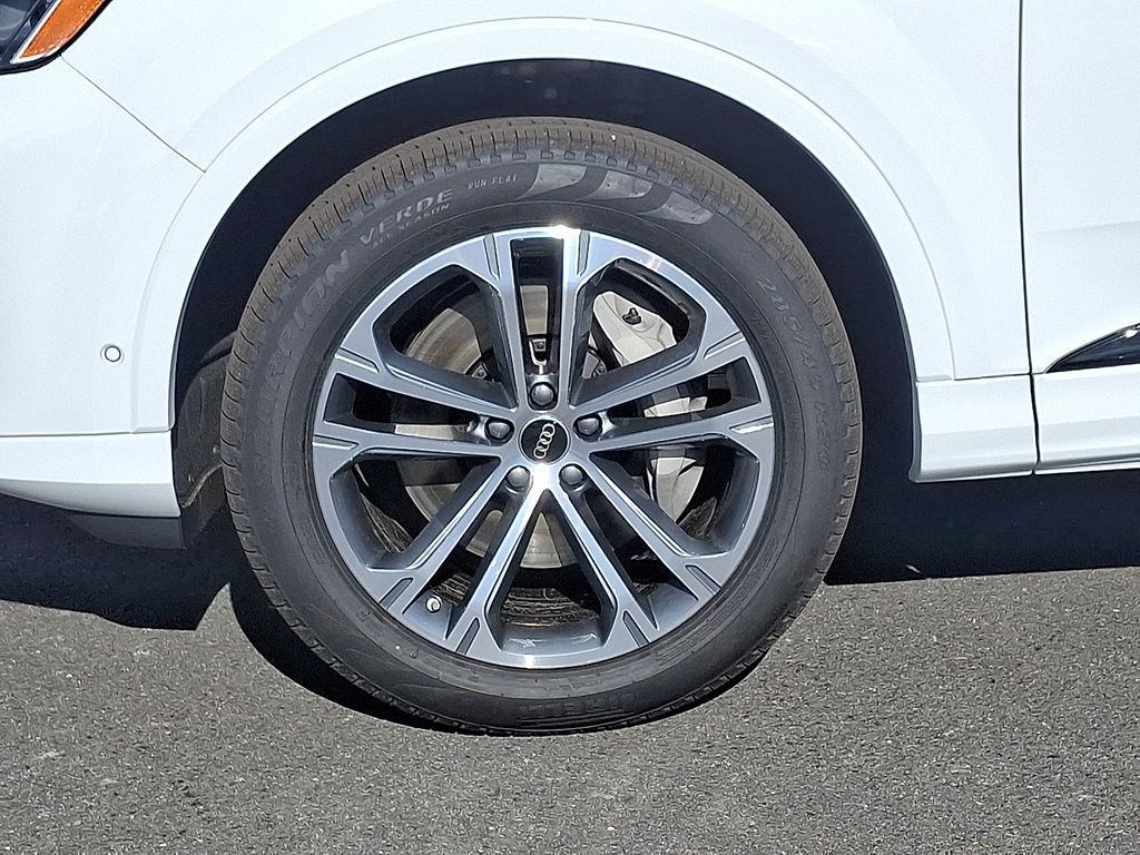 Thumbnail: 2026 Audi Q7 - 5