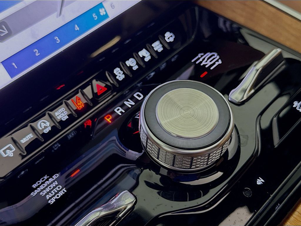 Thumbnail: 2023 Jeep Grand Wagoneer - 17