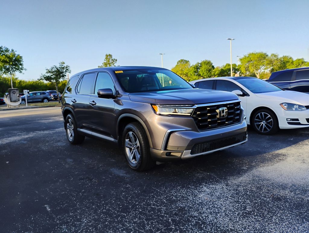 Gray (Modern Steel Metallic) 2023 Honda Pilot EX-L FWD SUV / Crossover Front-Wheel Drive Automatic