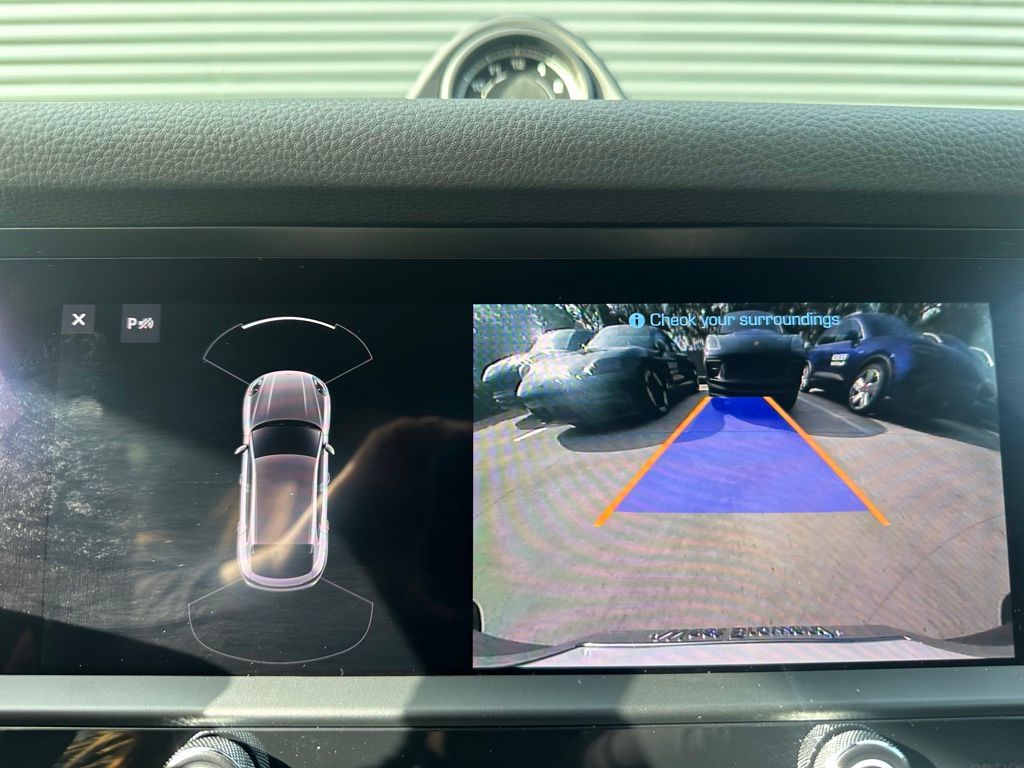 Thumbnail: 2023 Porsche Macan - 29