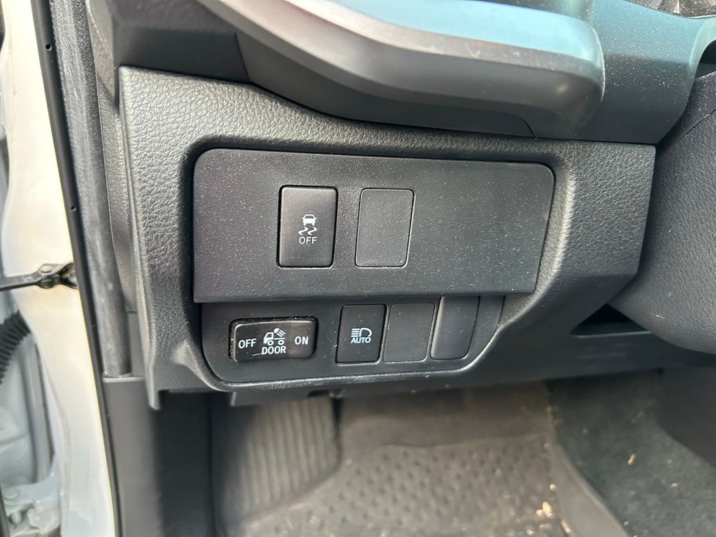 2023 Toyota Tacoma SR5 16