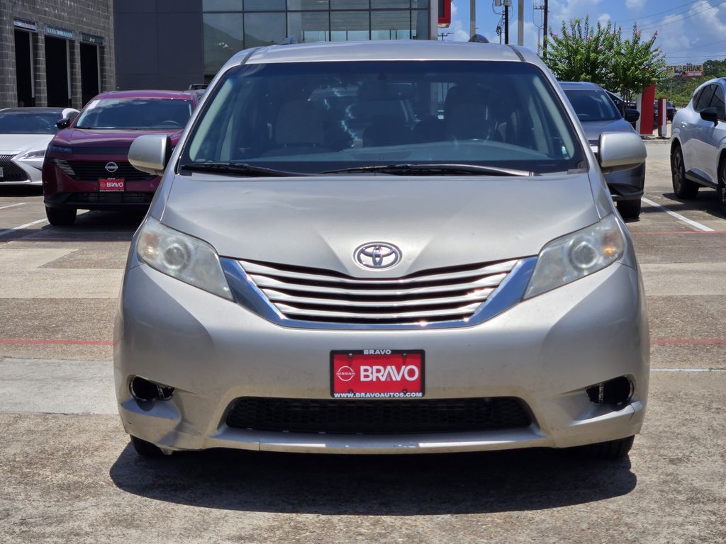 2017 Toyota Sienna LE - 1