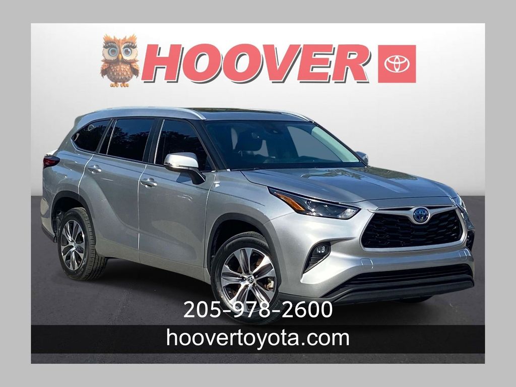 Celestial Silver Metallic 2023 Toyota Highlander Hybrid XLE FWD SUV / Crossover Front-Wheel Drive Continuously Variable Transmission