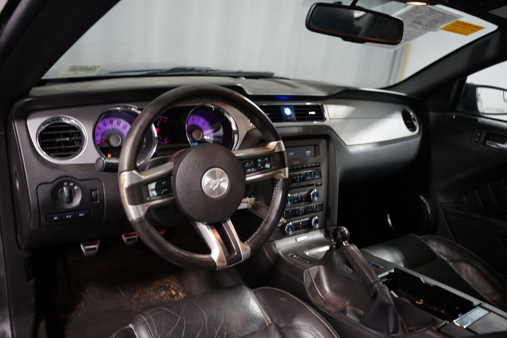 2011 Ford Mustang Premium 7