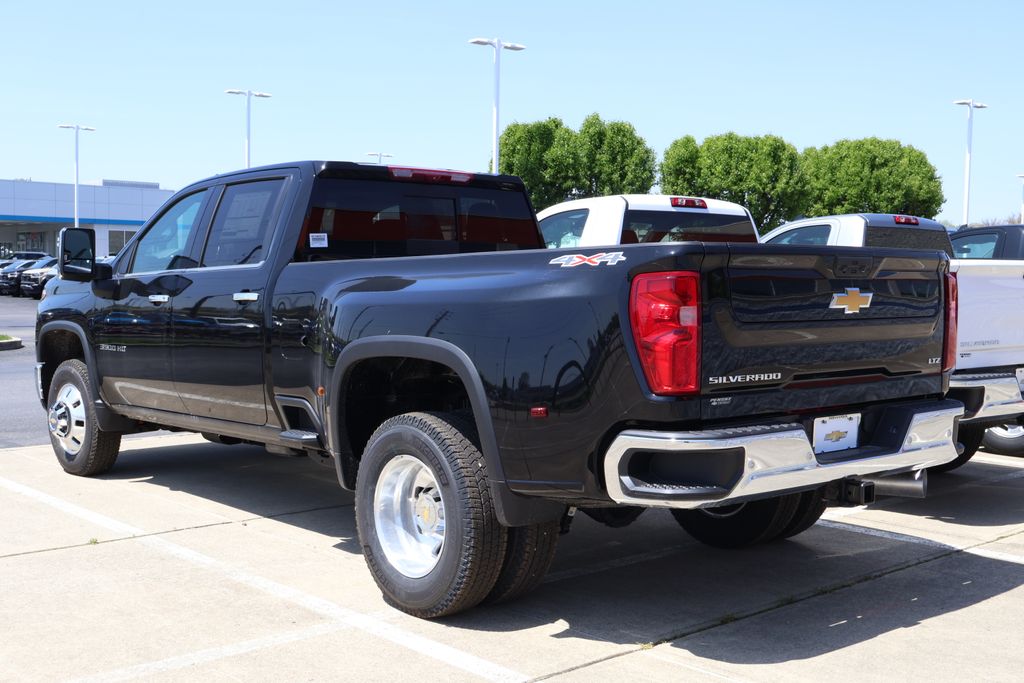 2025 Chevrolet Silverado 3500 LTZ 8