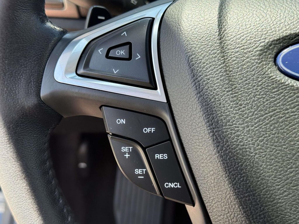 Used 2018 Black Ford SE image 25