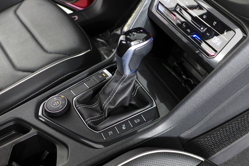 Thumbnail: 2024 Volkswagen Tiguan - 15