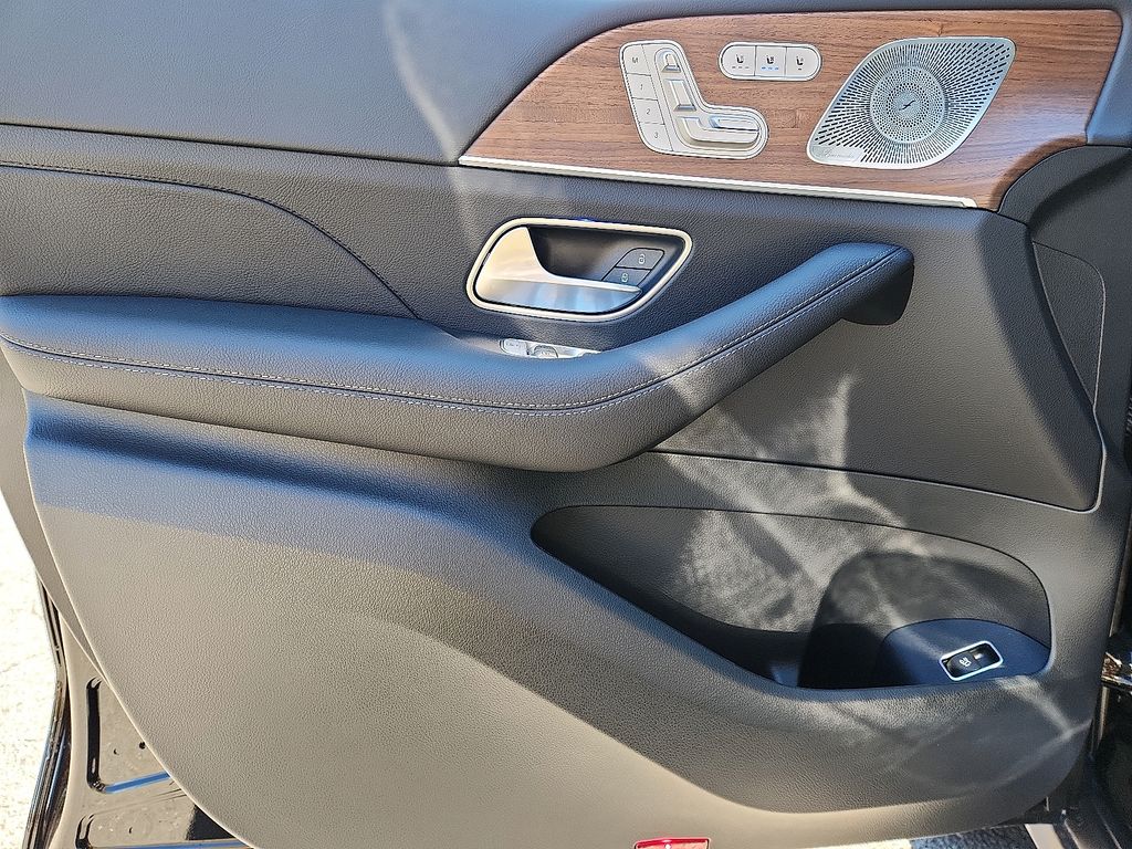 Thumbnail: 2026 Mercedes-Benz GLE - 9