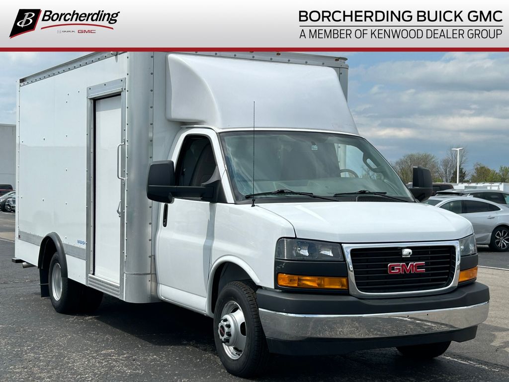 Summit White 2024 GMC Savana Chassis 3500 159 Cutaway RWD Van Rear-Wheel Drive 8-Speed Automatic