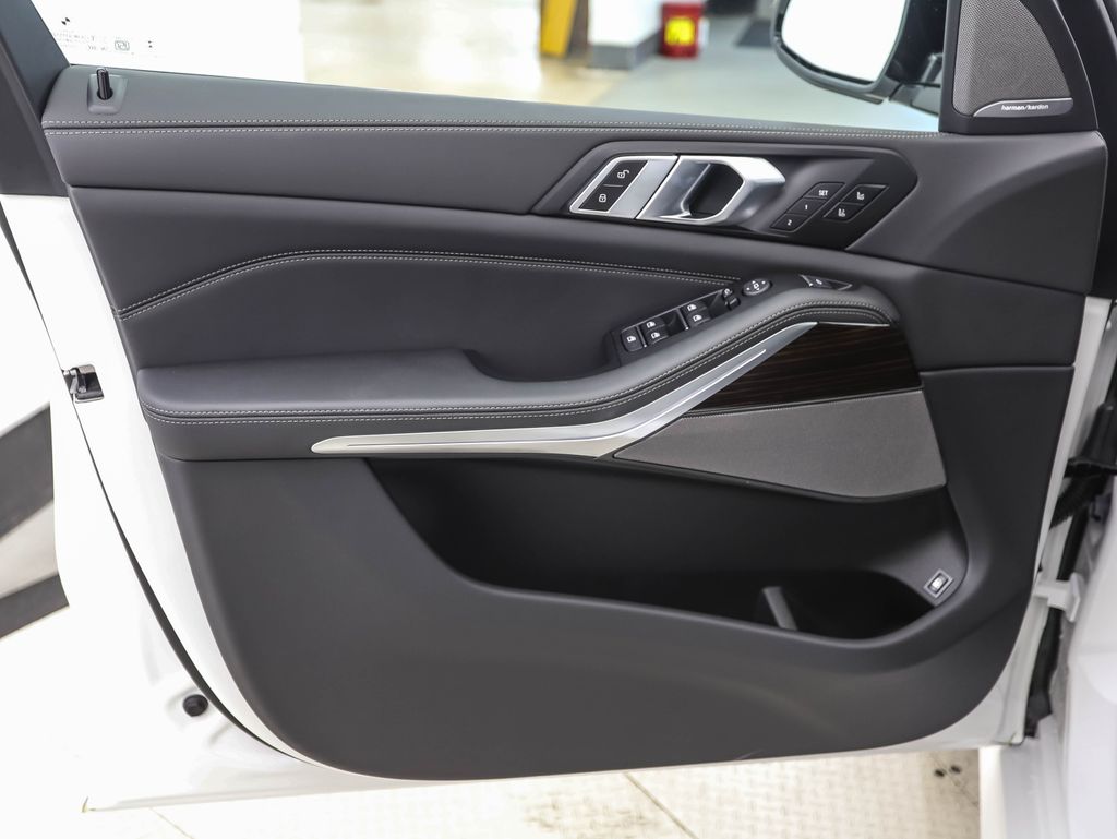 Thumbnail: 2026 BMW X5 - 9