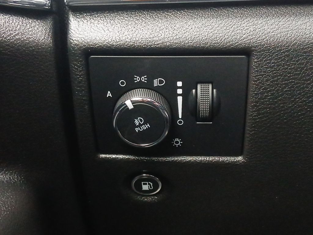 Used Car 2021 Jeep Grand Cherokee  Limited For Sale Under $25,000 In Austin, Texas