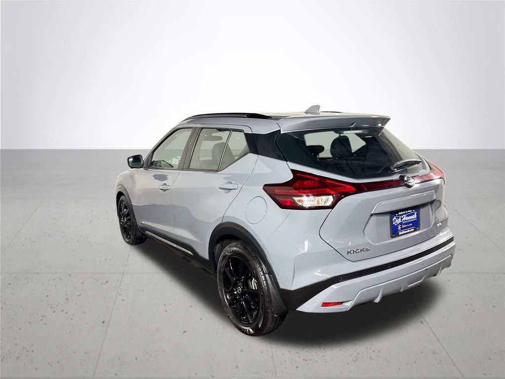 2021 Nissan Kicks SR