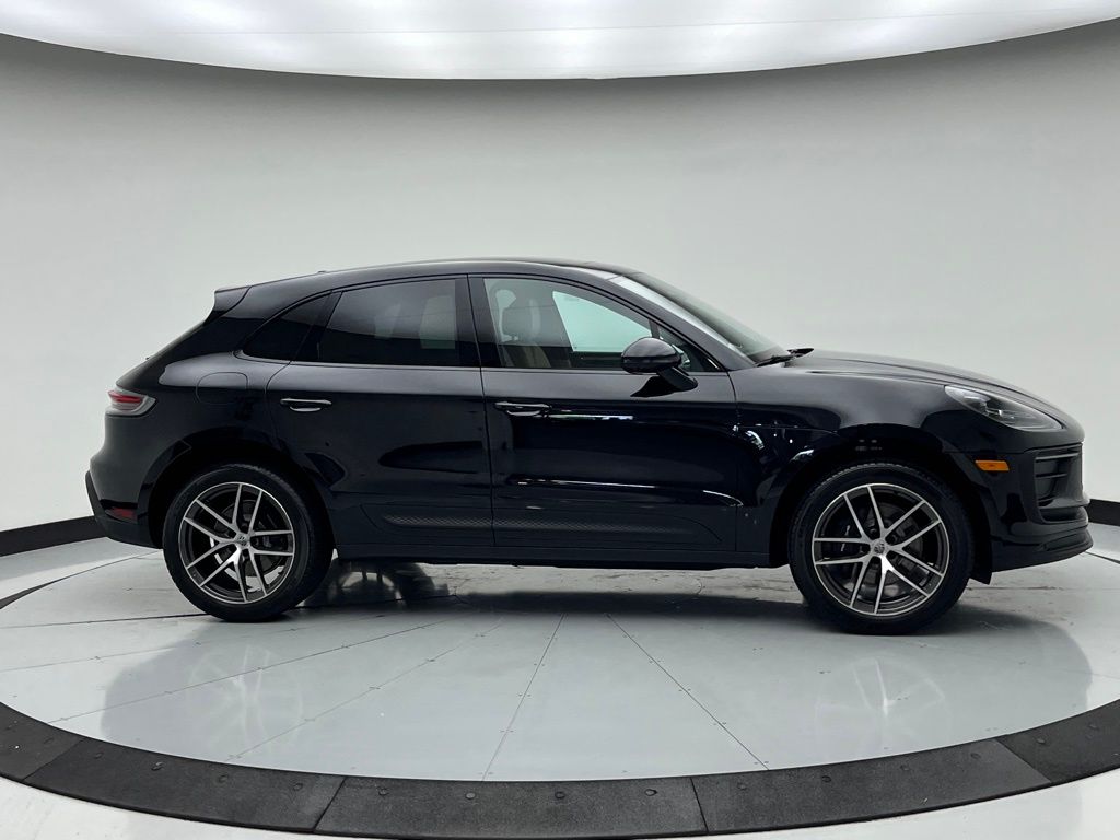 Thumbnail: 2025 Porsche Macan - 8