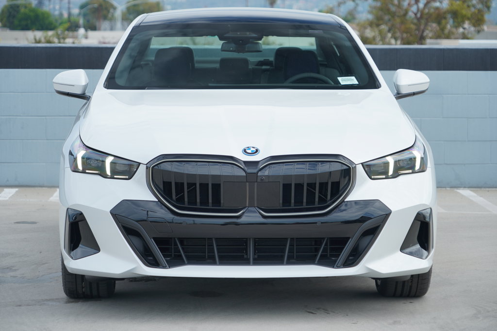 Thumbnail: 2027 BMW 5 Series - 2