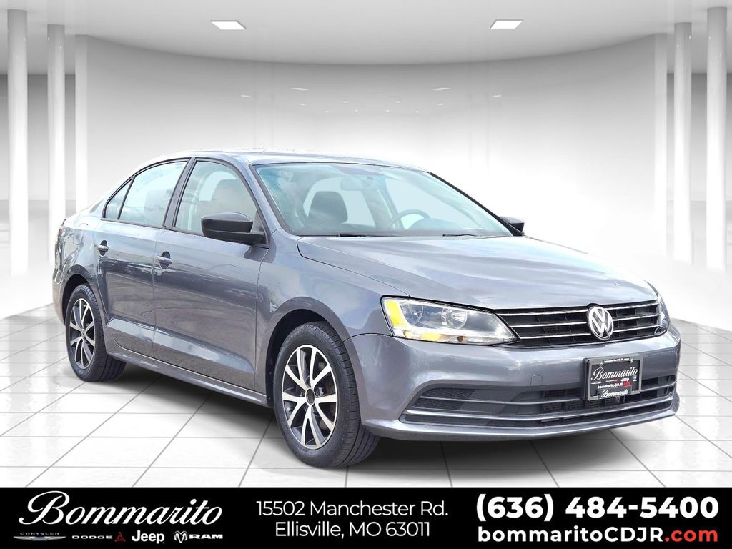 Gray 2016 Volkswagen Jetta 1.4T SE FWD Sedan Front-Wheel Drive 6-Speed Automatic