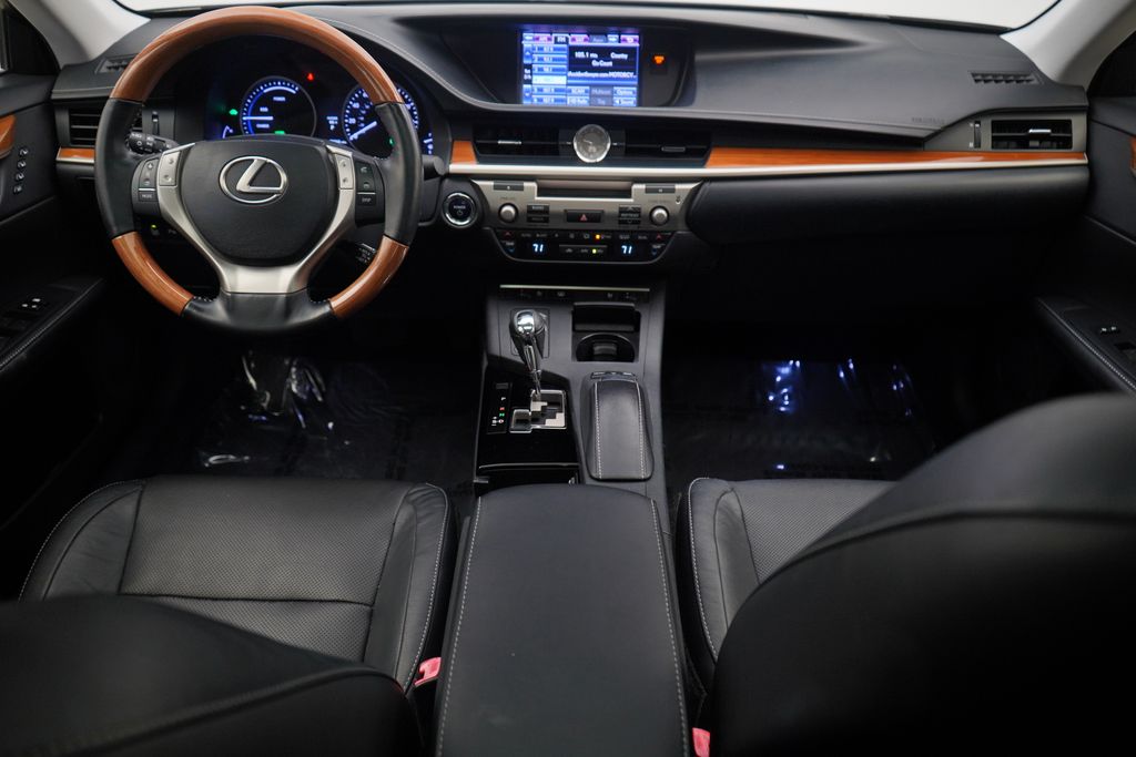 Thumbnail: 2013 Lexus ES - 8