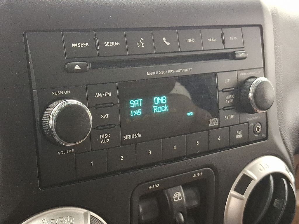 Thumbnail: 2015 Jeep Wrangler - 17