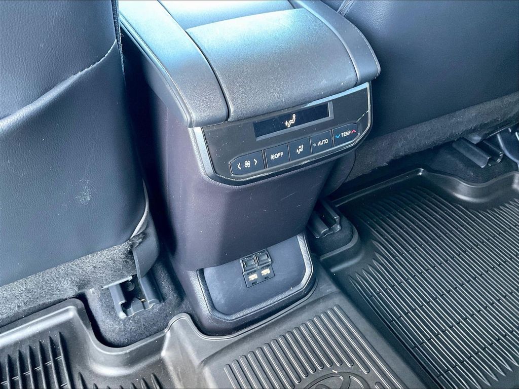 2021 Toyota Highlander — photo 27