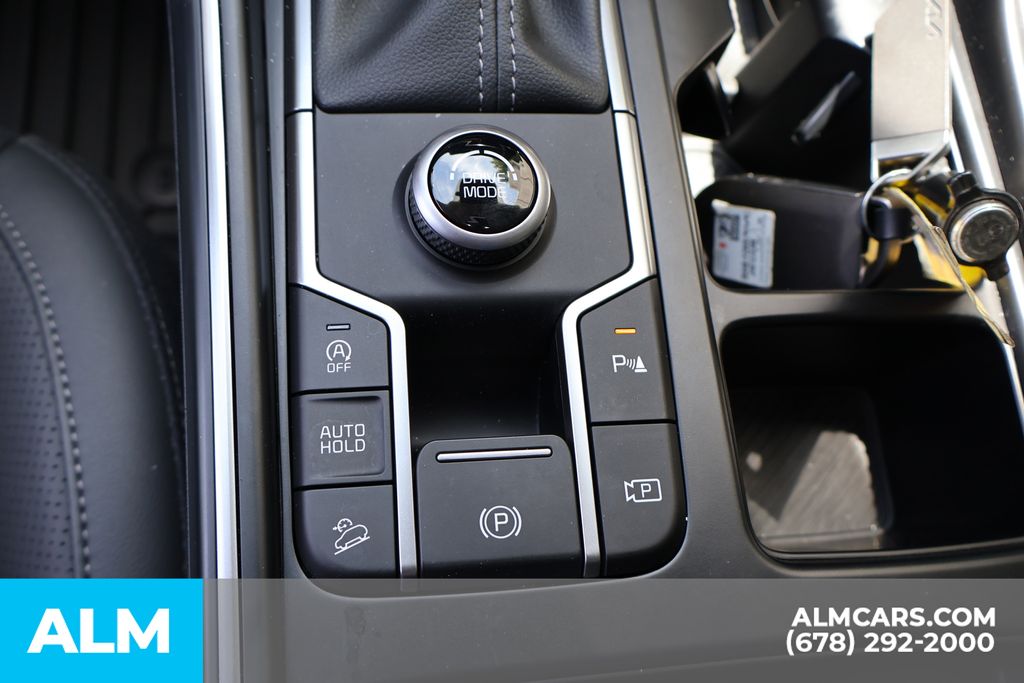 Used 2025 Black Kia S image 31