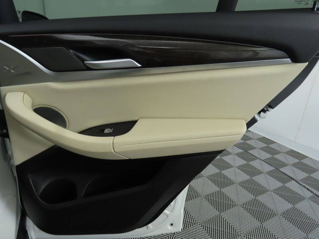 Thumbnail: 2025 BMW X4 - 28