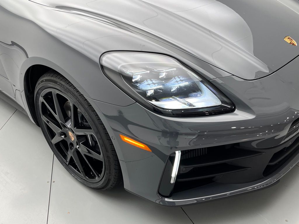 Thumbnail: 2026 Porsche Panamera - 30