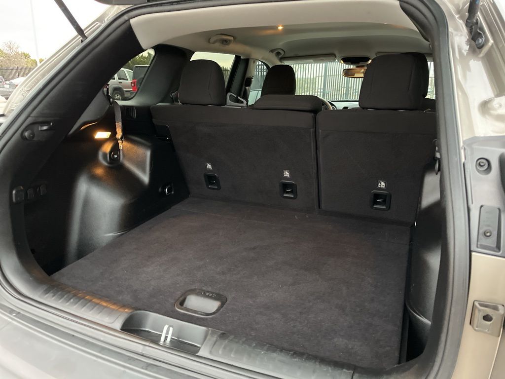 Thumbnail: 2021 Jeep Cherokee - 9