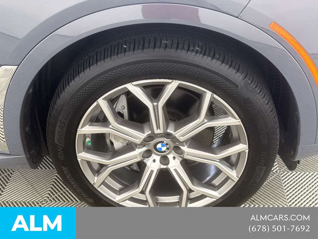 Used 2024  BMW xDrive40i image 15