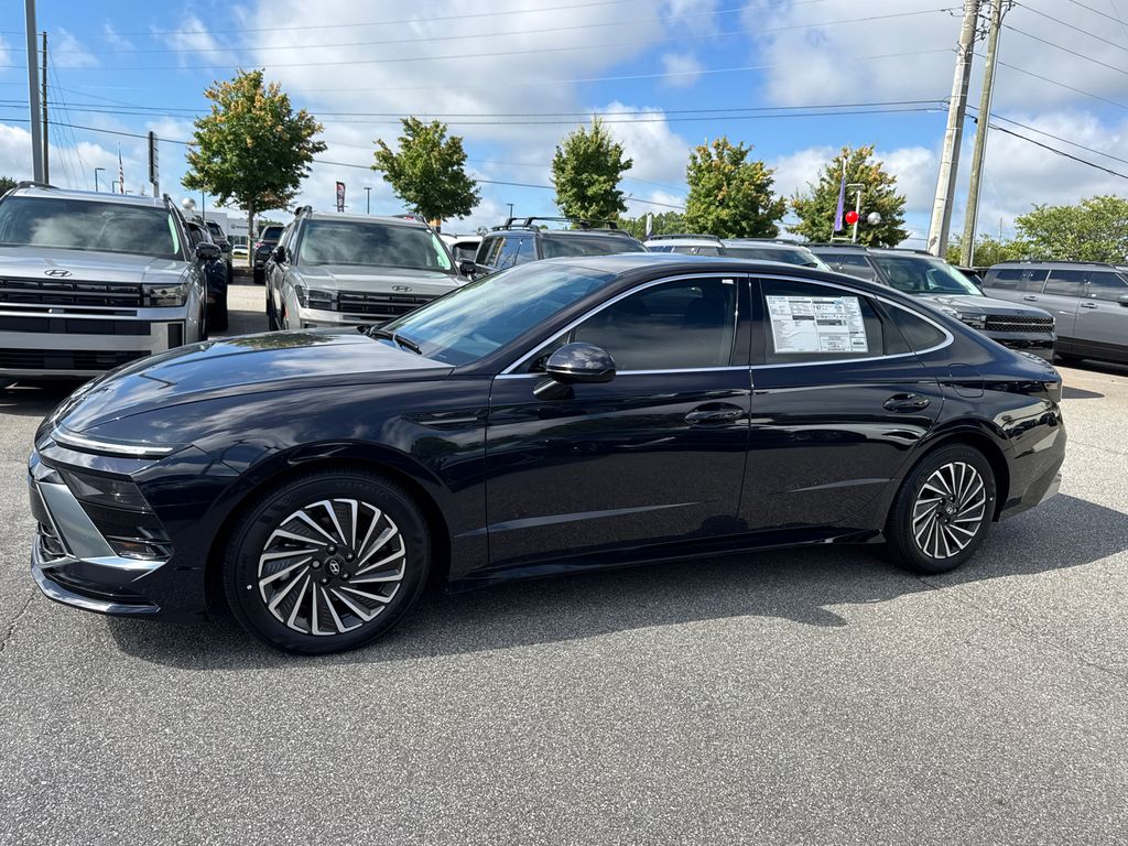 2025 Hyundai Sonata Hybrid SEL photo 2