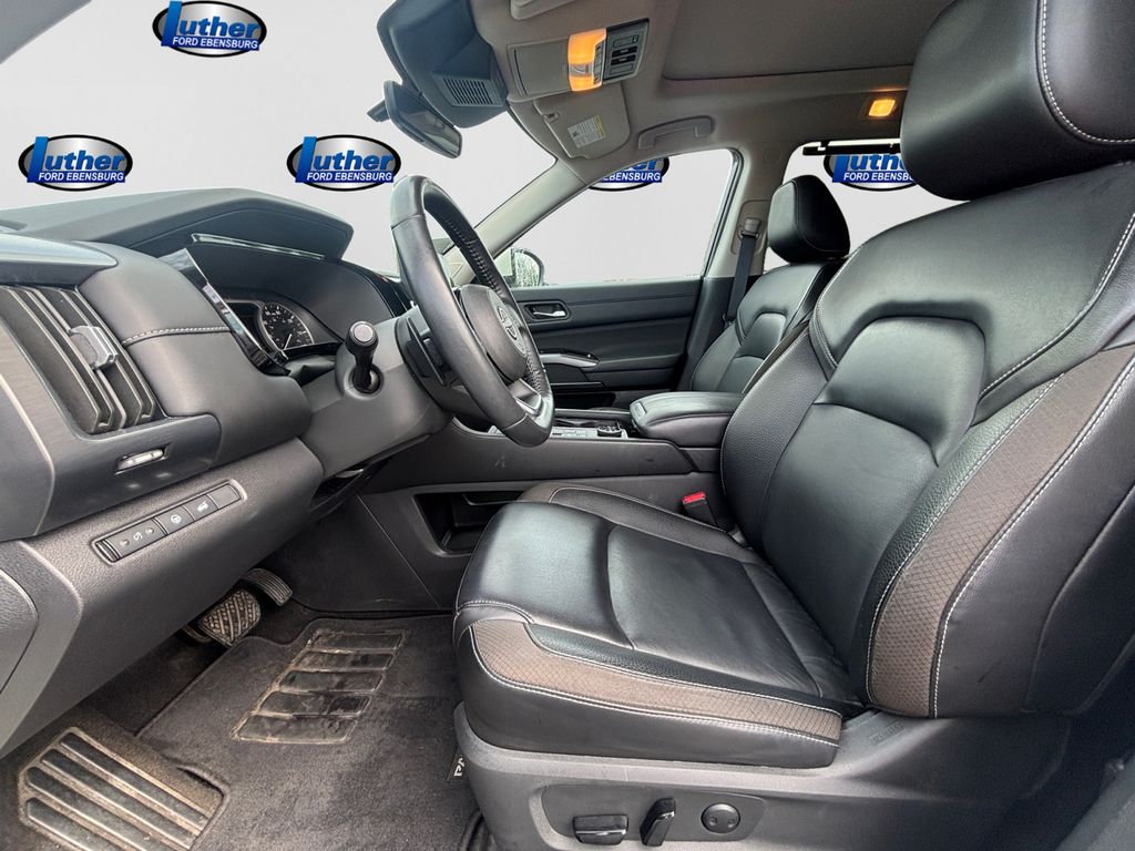 2024 Nissan Pathfinder SL White at Bob Ruth Ford